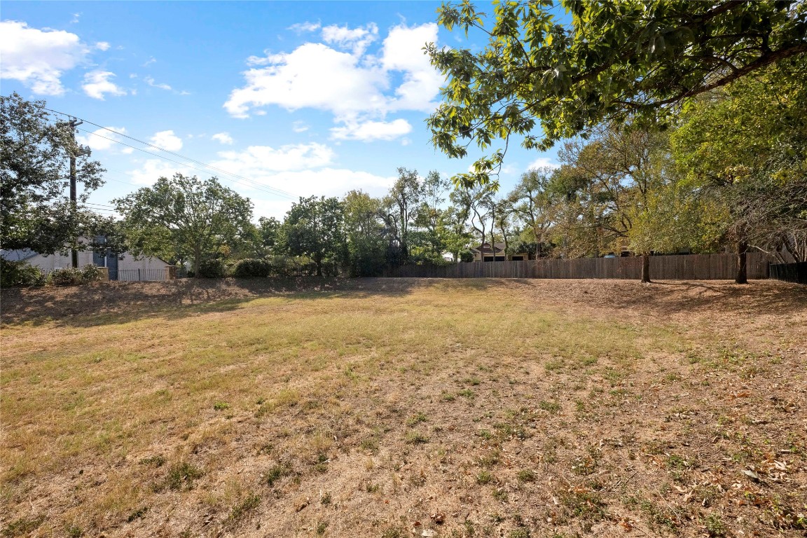6704 Menchaca Road, Unit 29 Austin, TX 78745 - Photo 33 of 34 a backyard of a house with lots of green space