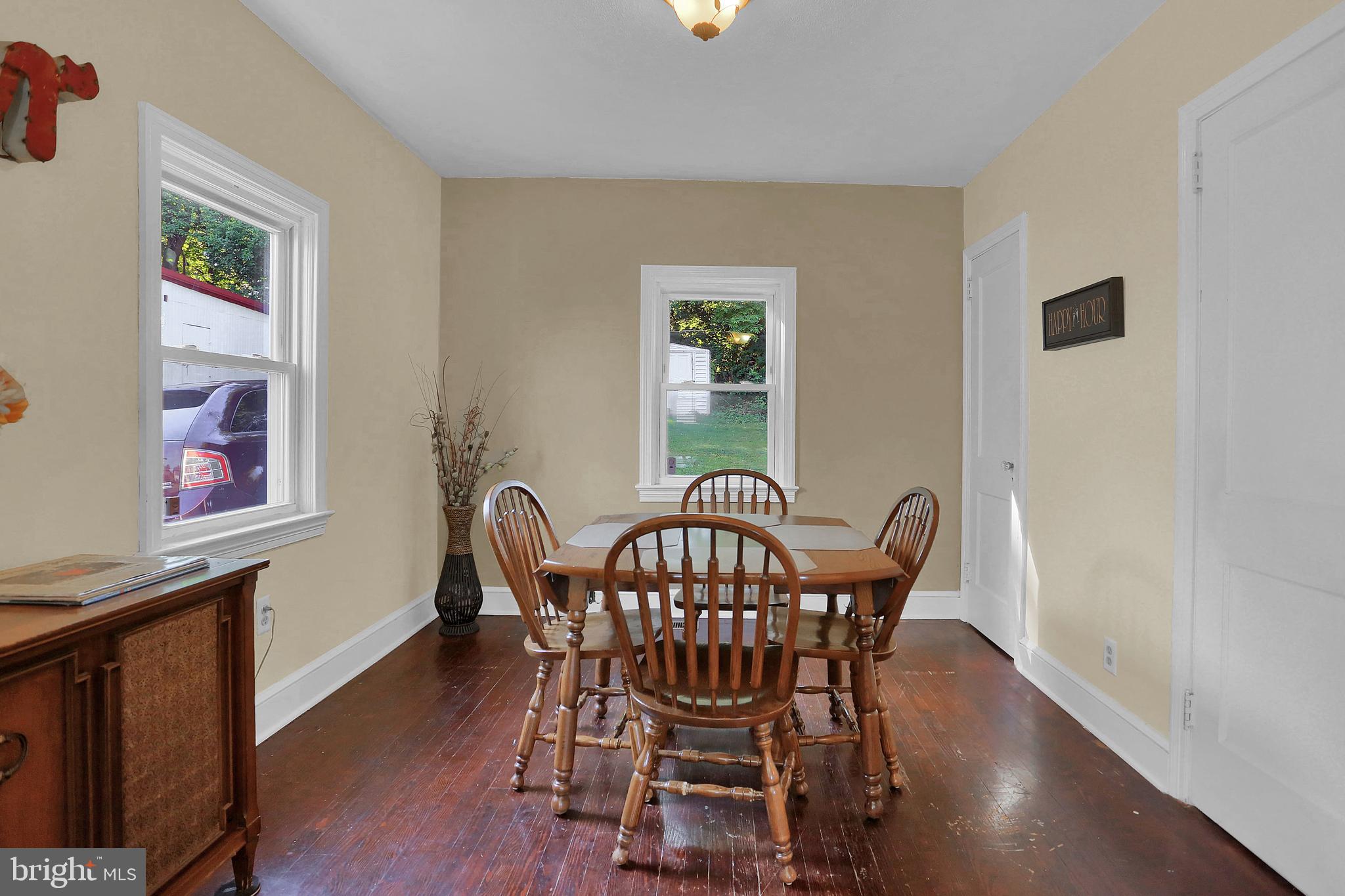 548 Hillcrest Road York, PA 17403 - Photo 5 of 27 Gallery Image 5