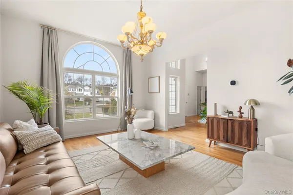 $999,999 | 19 Trail Blazer Court, Holbrook, NY 11741