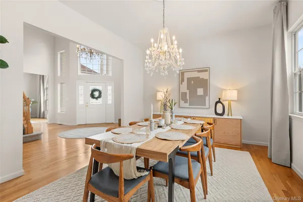 $999,999 | 19 Trail Blazer Court, Holbrook, NY 11741