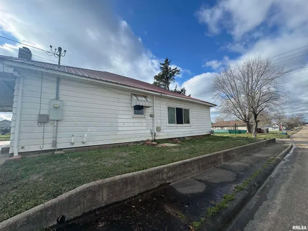 $80,500 | 1500 West Tyler Street, Herrin, IL 62948