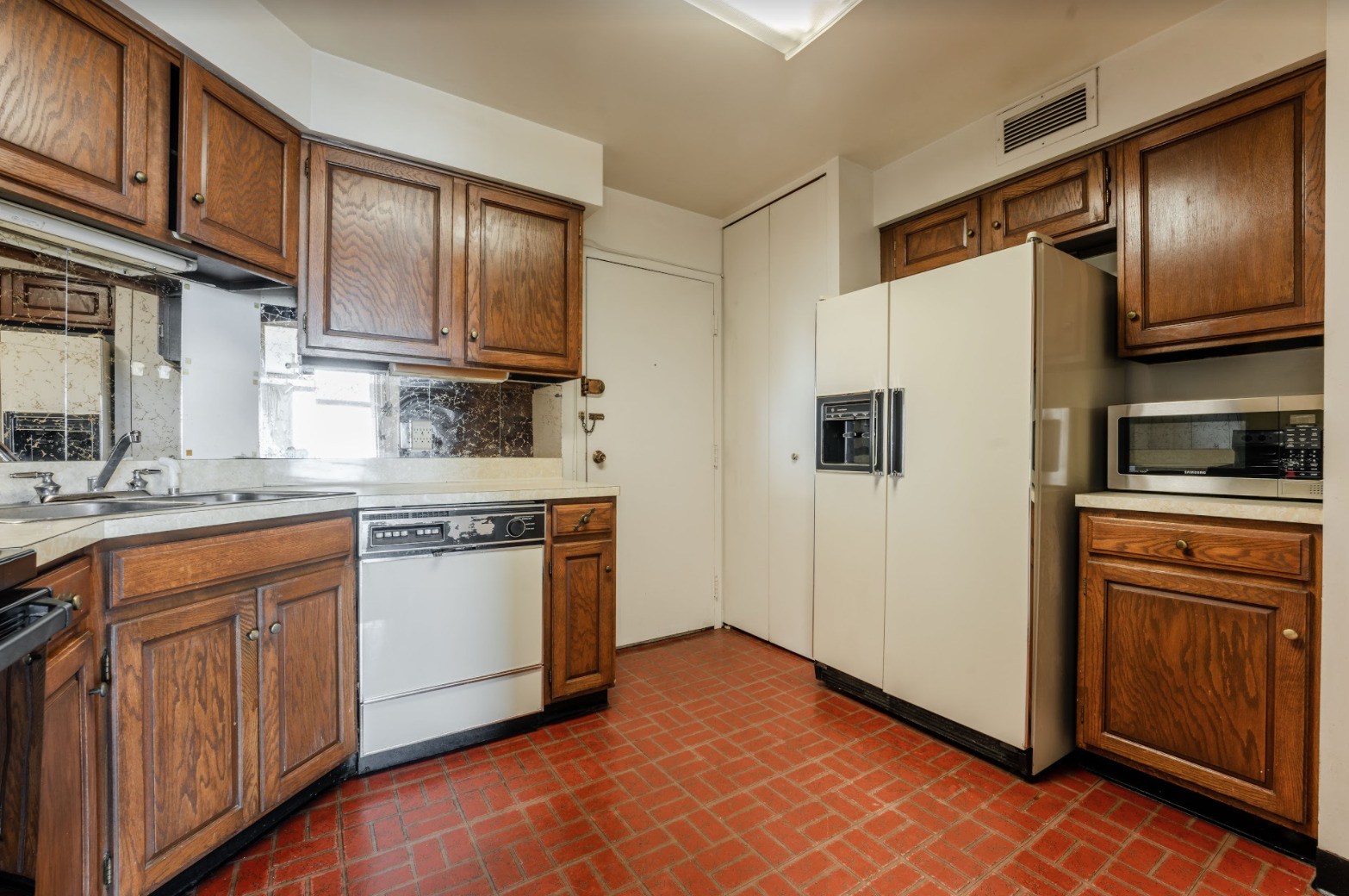 6033 North Sheridan Road, Unit 43D Chicago, IL 60660 - Photo 7 of 27