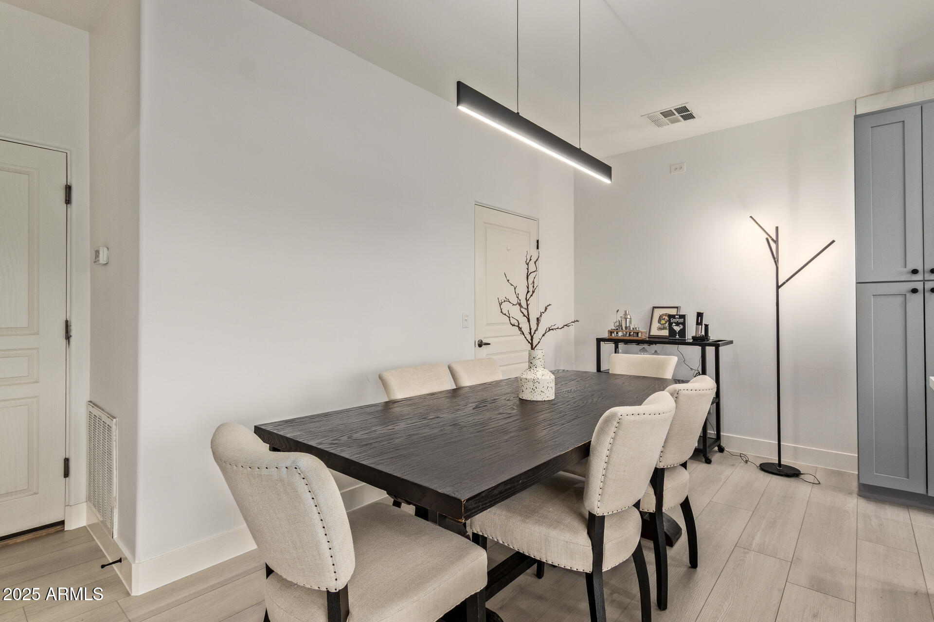 10011 North 1st Avenue Phoenix, AZ 85021 - Photo 6 of 23 a view of a dining room with furniture