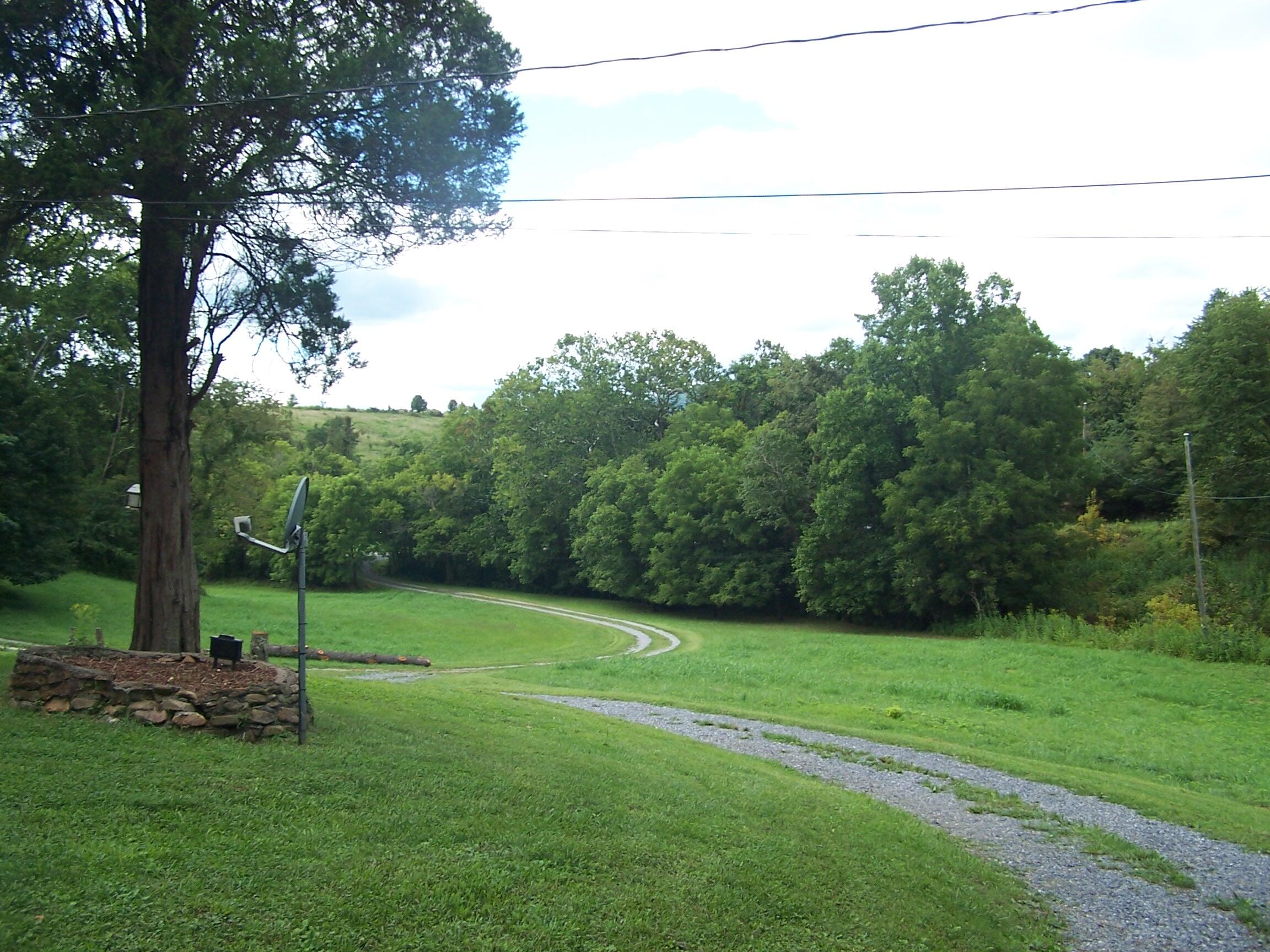 524 Archway Road Blue Ridge, VA 24064 - Photo 3 of 13 100_5150 - Copy