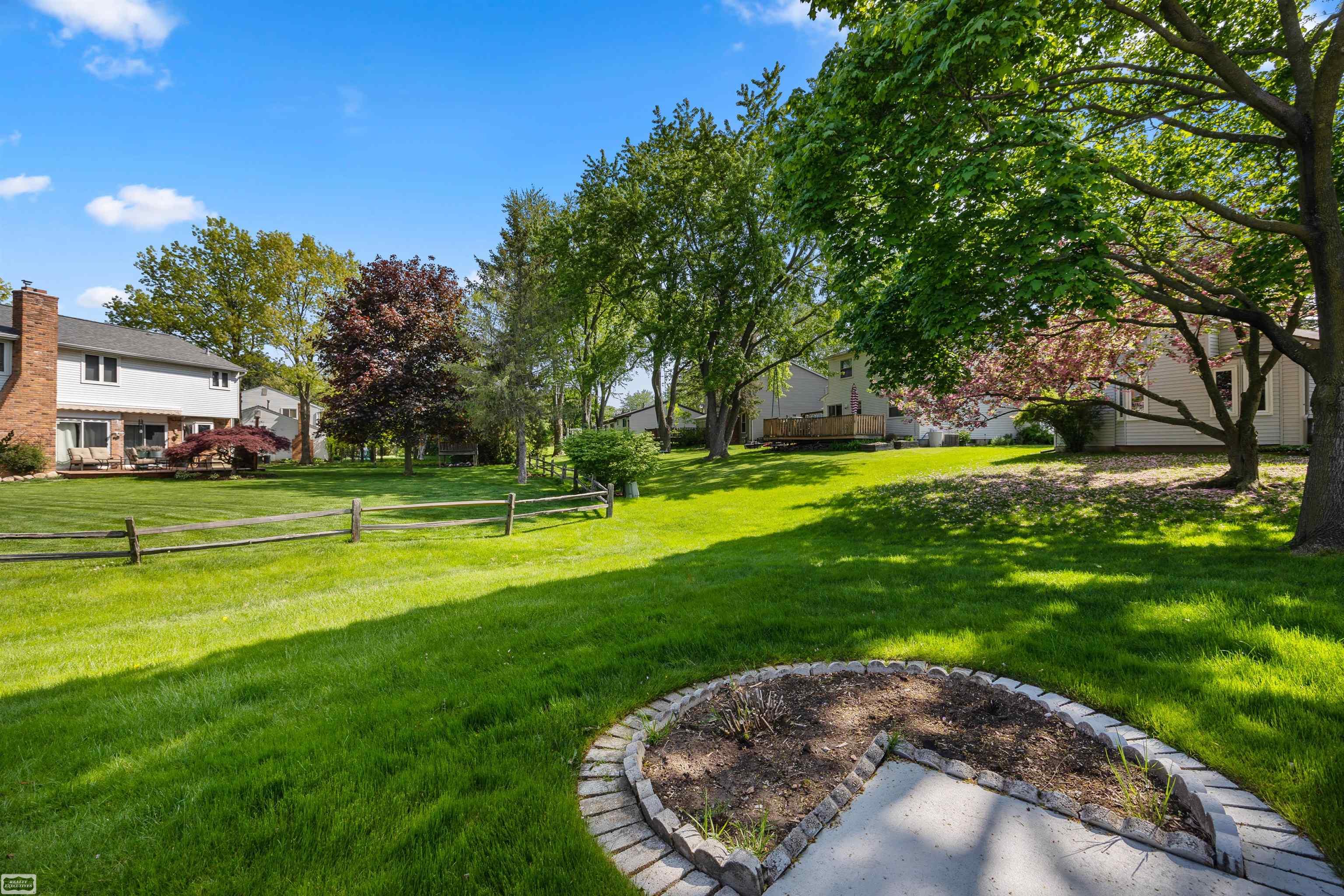 1693 Dennett Lane Rochester Hills, MI 48307 - Photo 49 of 53