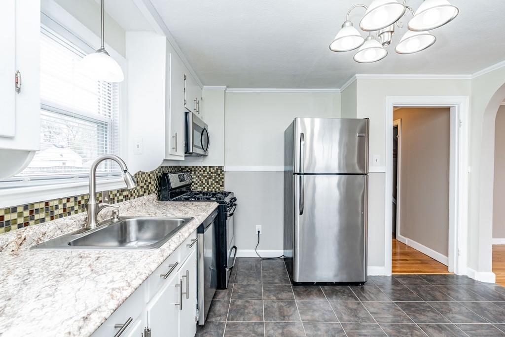29 Eddy Street Springfield, MA 01104 - Photo 2 of 26