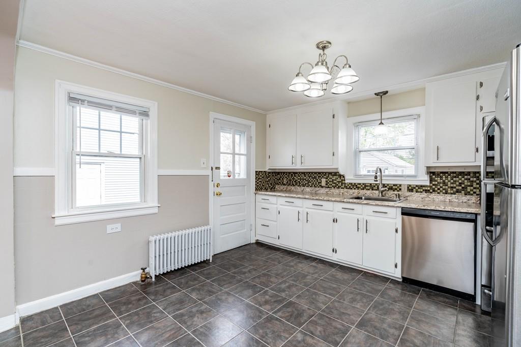 29 Eddy Street Springfield, MA 01104 - Photo 4 of 26