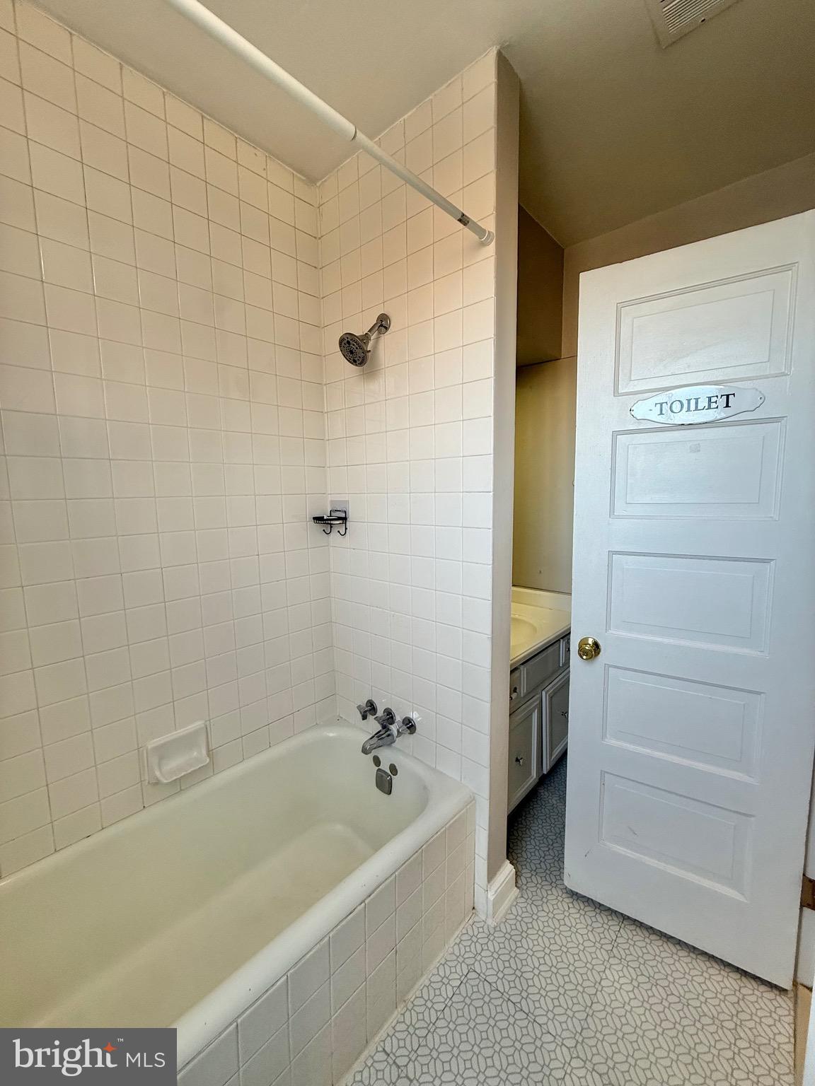 718 Oronoco Street, Unit 2 Alexandria, VA 22314 - Photo 11 of 27 a bathroom with a bathtub and a shower