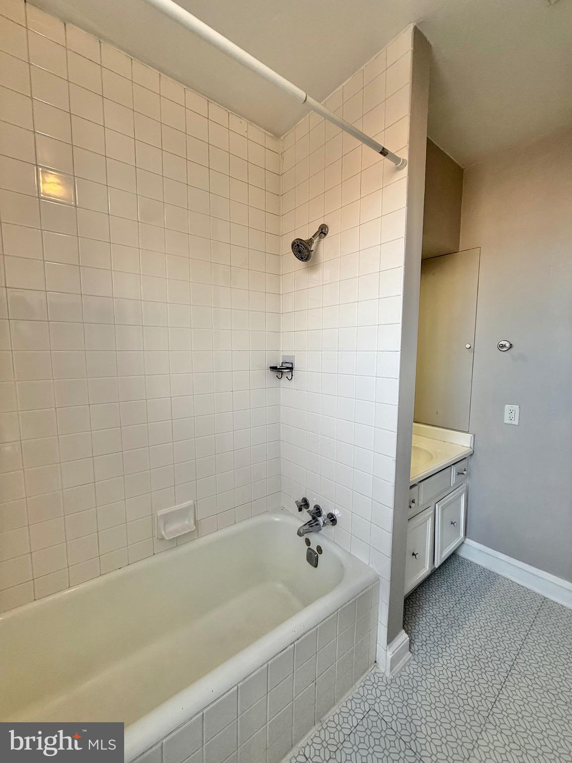 718 Oronoco Street, Unit 2 Alexandria, VA 22314 - Photo 12 of 27 a bathroom with a tub a sink and a shower
