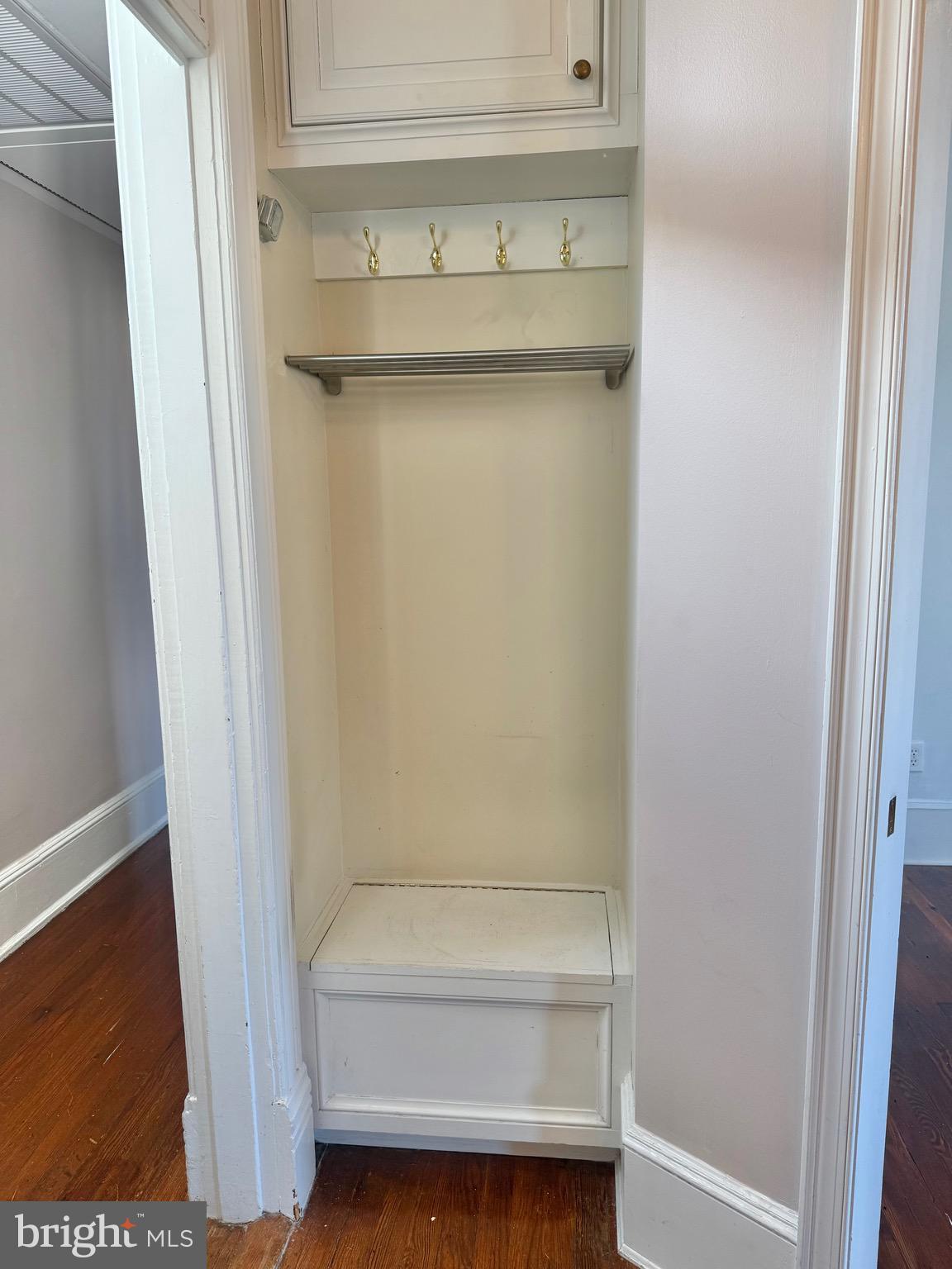 718 Oronoco Street, Unit 2 Alexandria, VA 22314 - Photo 17 of 27 a bathroom with a bathtub