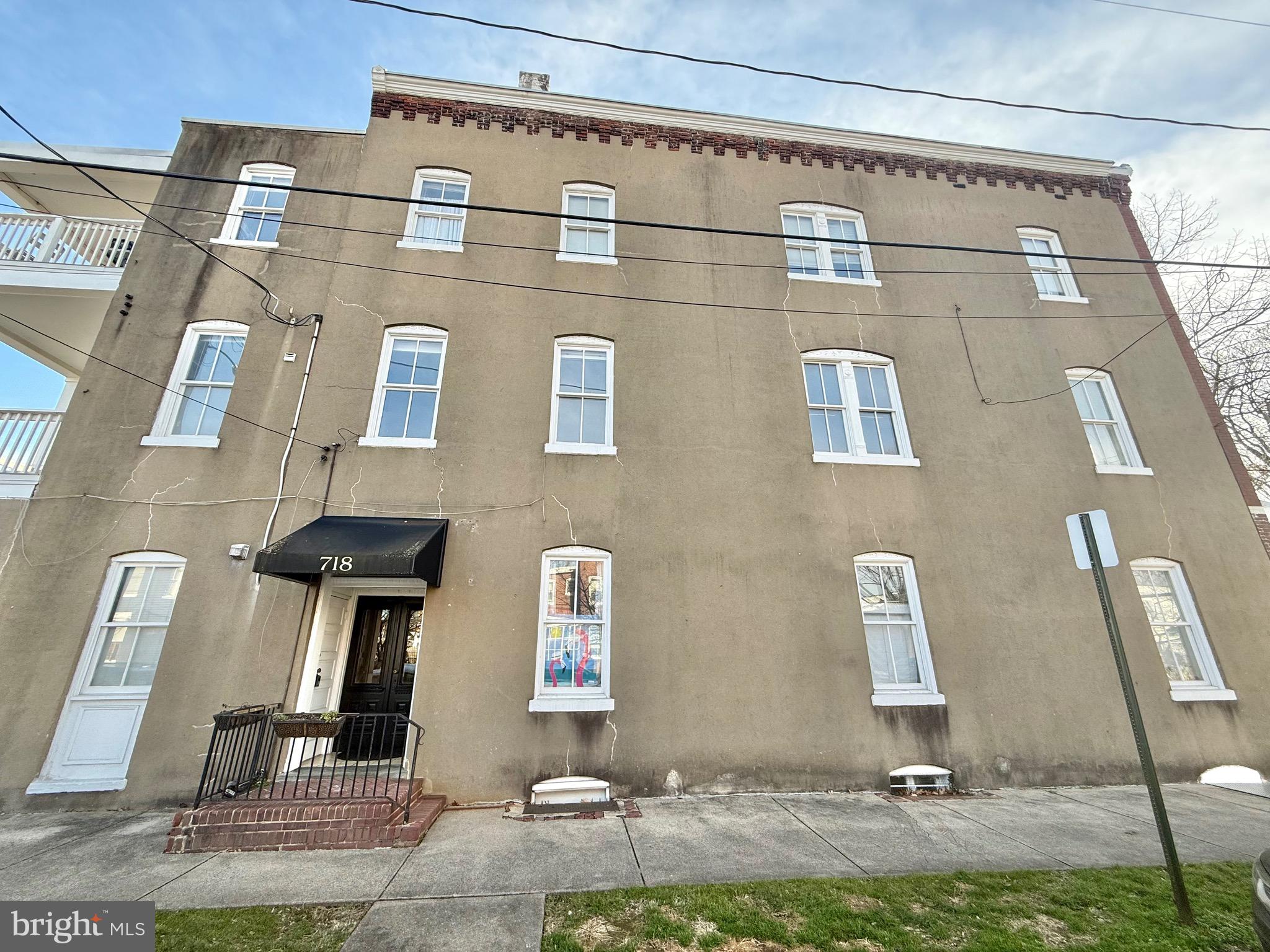 718 Oronoco Street, Unit 2 Alexandria, VA 22314 - Photo 18 of 27 a front view of a house