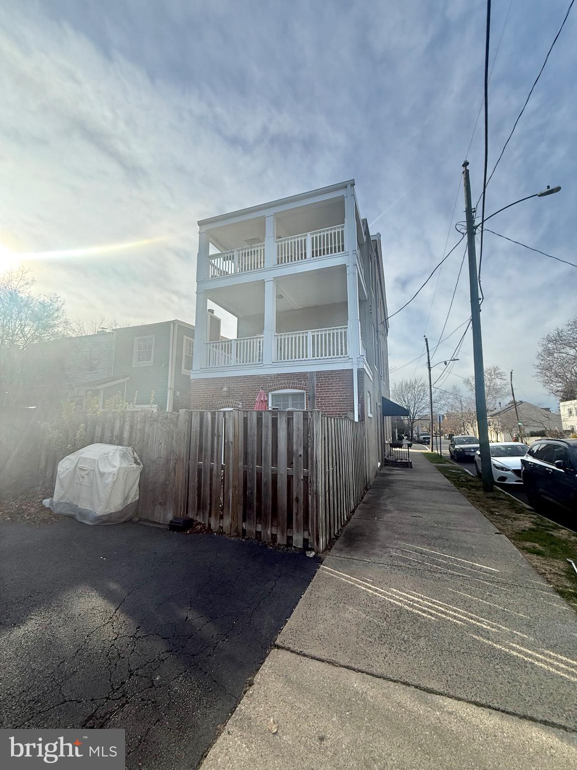 718 Oronoco Street, Unit 2 Alexandria, VA 22314 - Photo 19 of 27 a view of a pathway of a building