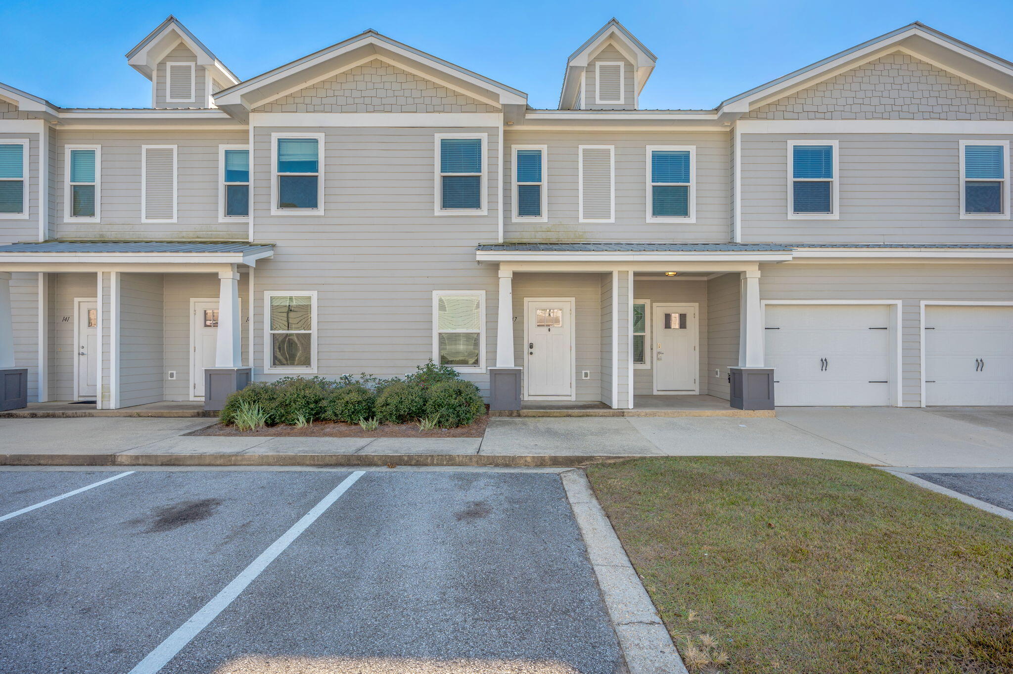 147 North Sand Palm Road Freeport, FL 32439 - Photo 2 of 39 front view of a house