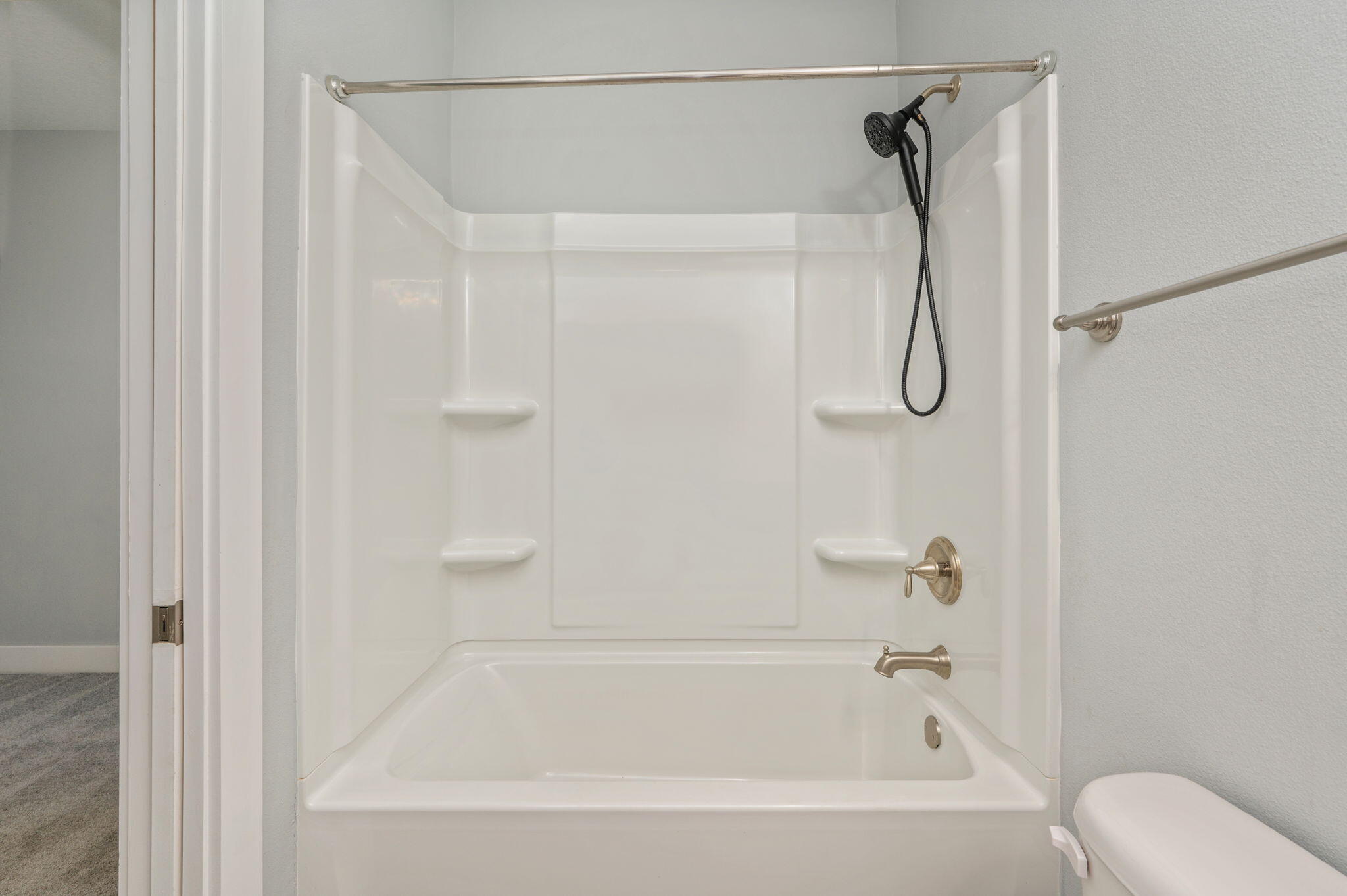 147 North Sand Palm Road Freeport, FL 32439 - Photo 30 of 39 a bathroom with a bath tub with a shower