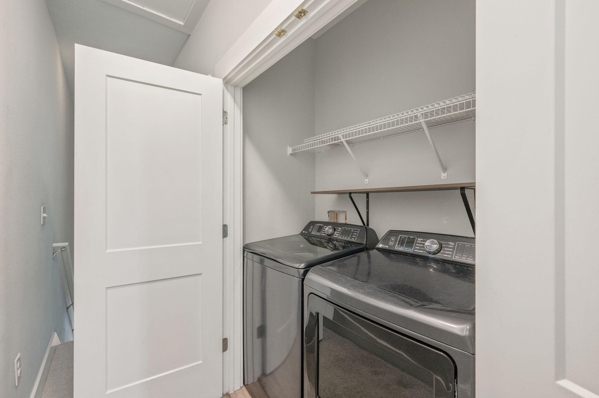 147 North Sand Palm Road Freeport, FL 32439 - Photo 32 of 39 a utility room with dryer and washer