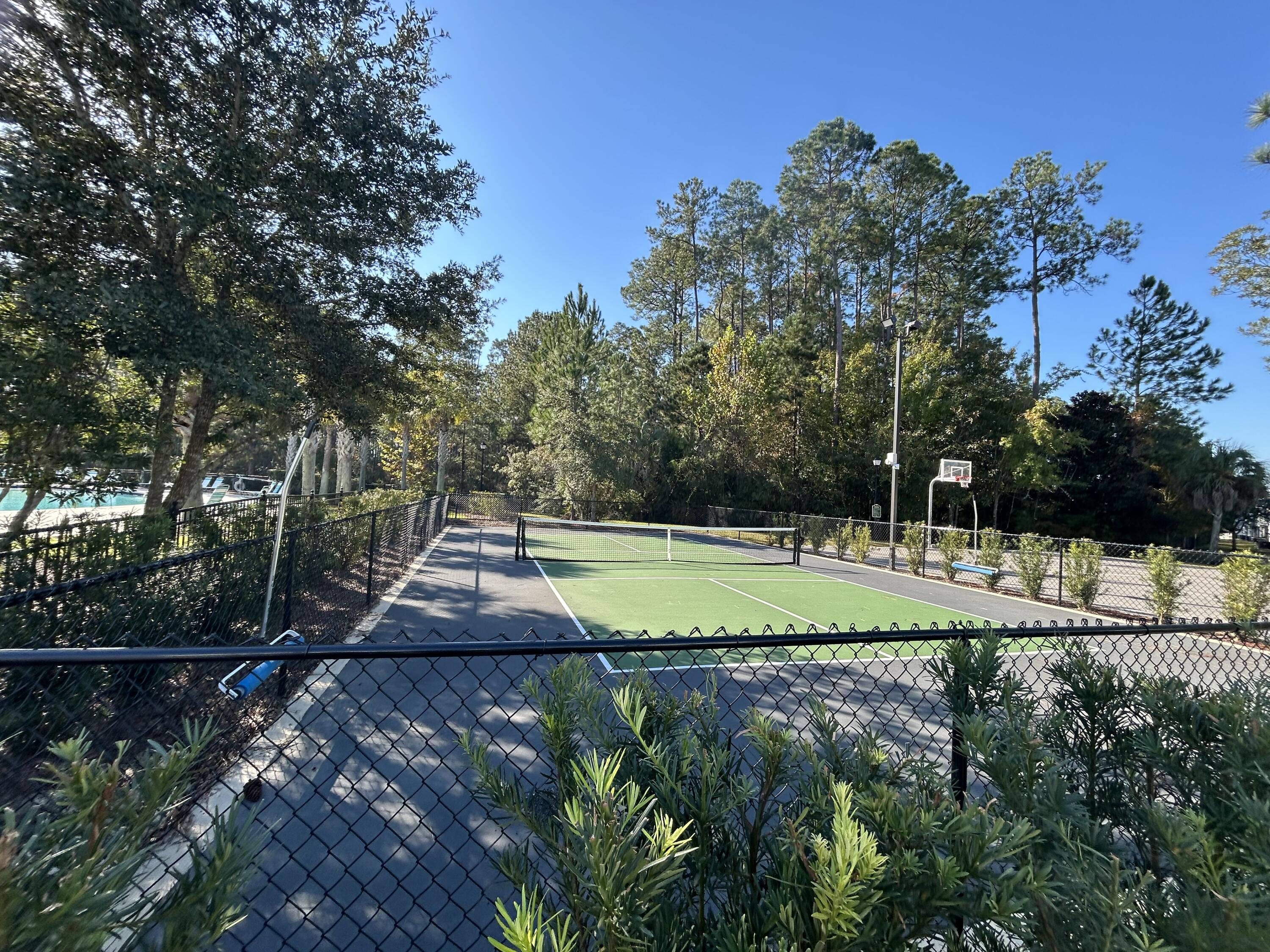 147 North Sand Palm Road Freeport, FL 32439 - Photo 38 of 39 a view of a backyard