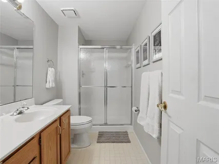 $575,000 | 6632 Towne Woods Drive, St. Louis, MO 63129