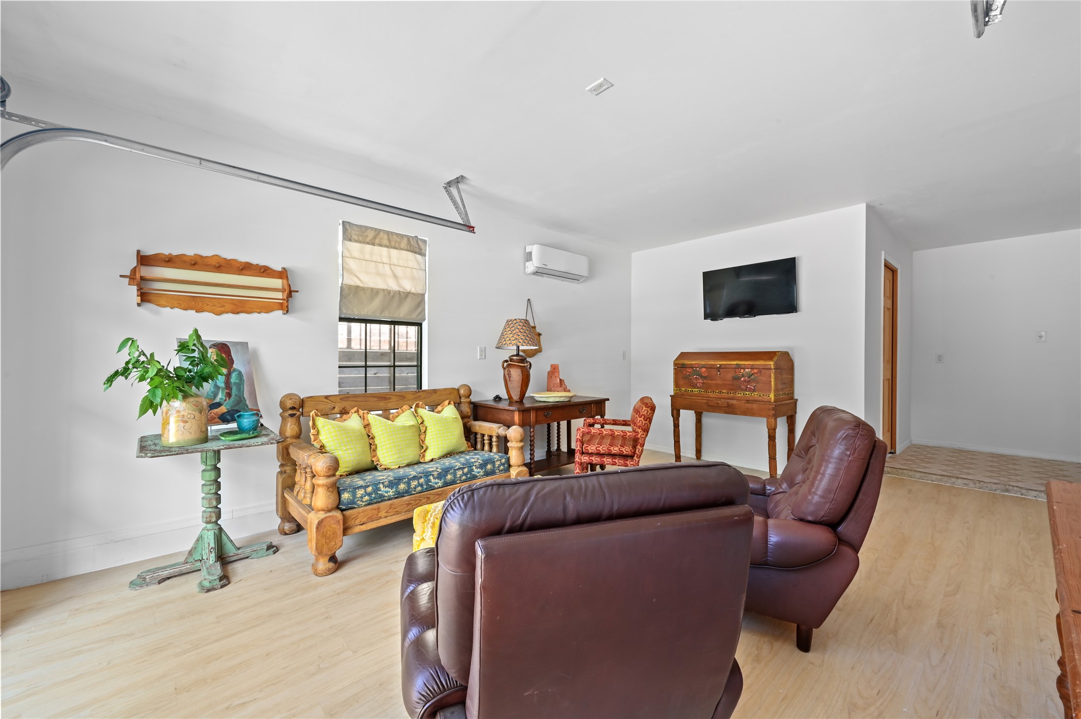 2107 East 13th Street Austin, TX 78702 - Photo 21 of 25 a living room with furniture and a flat screen tv
