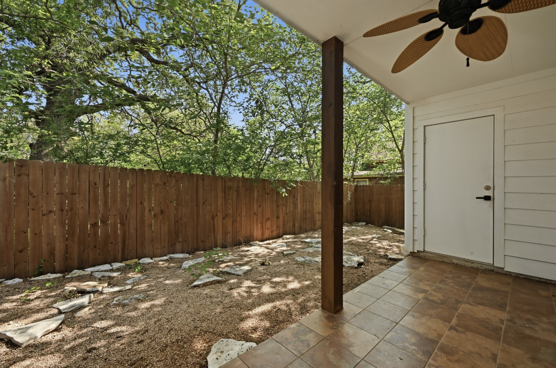 2107 East 13th Street Austin, TX 78702 - Photo 22 of 25 a backyard of a house