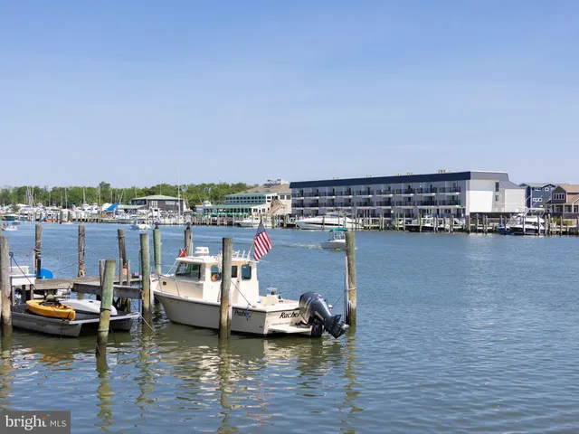 $369,900 | 20141 Riesling Lane, Unit 402, Lewes, DE 19958