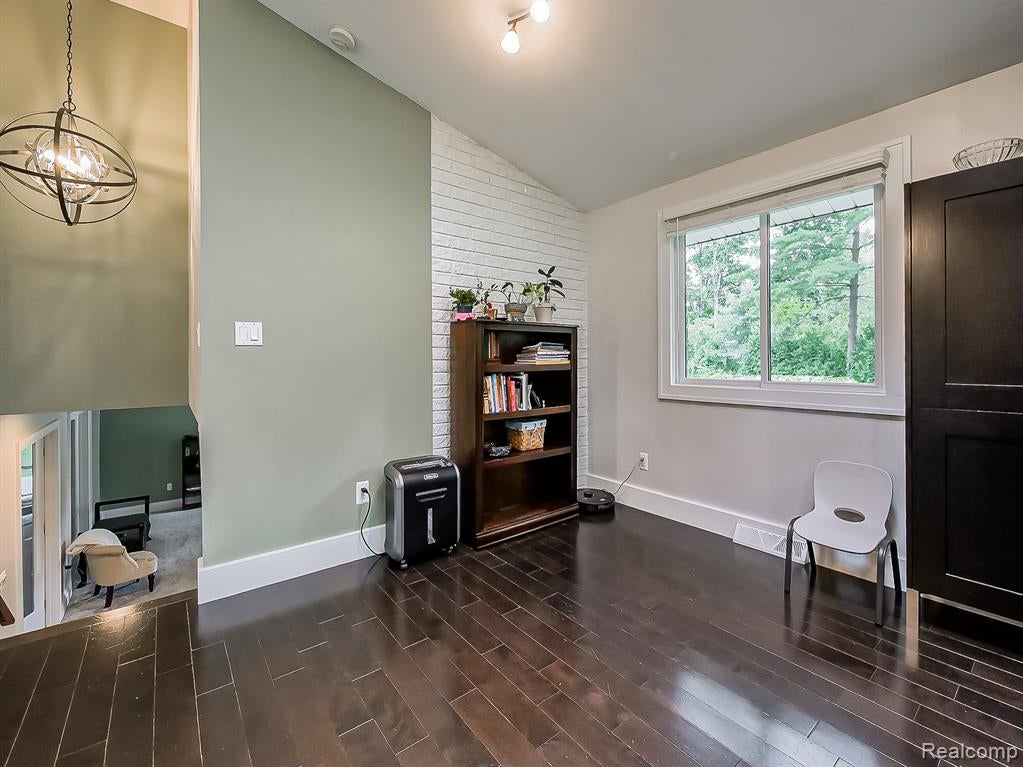 1021 Dowling Road Bloomfield Hills, MI 48304 - Photo 11 of 58 Gallery Image 11