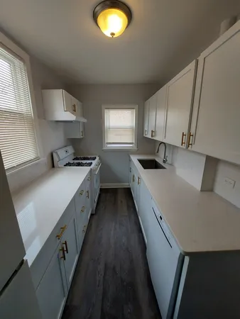 $2,400 | 1009 Garnett Place, Unit 2, Evanston, IL 60201