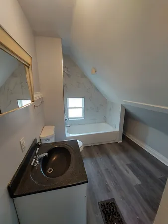 $2,400 | 1009 Garnett Place, Unit 2, Evanston, IL 60201