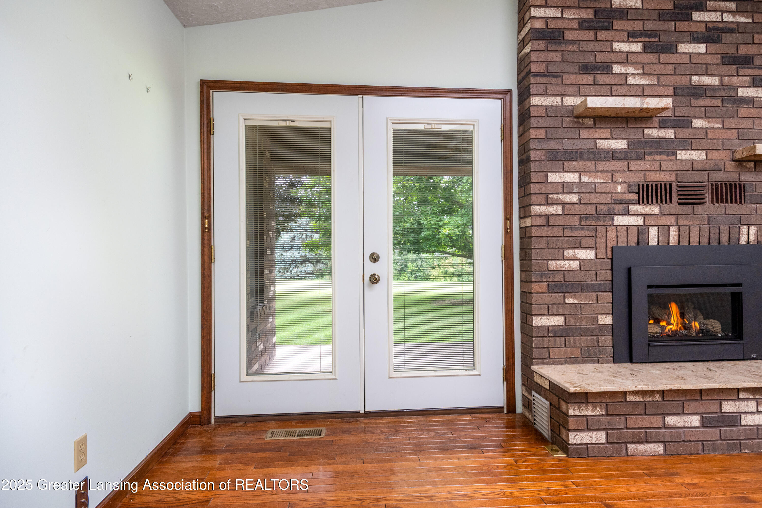 13749 Tallman Road Grand Ledge, MI 48837 - Photo 22 of 38 Living Room