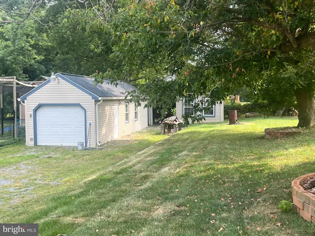 a view of a house with a garage