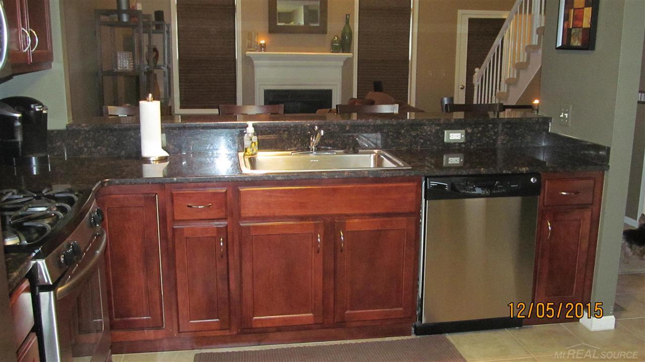45633 Rathmore Drive Macomb, MI 48044 - Photo 7 of 35 31243016-6.JPG