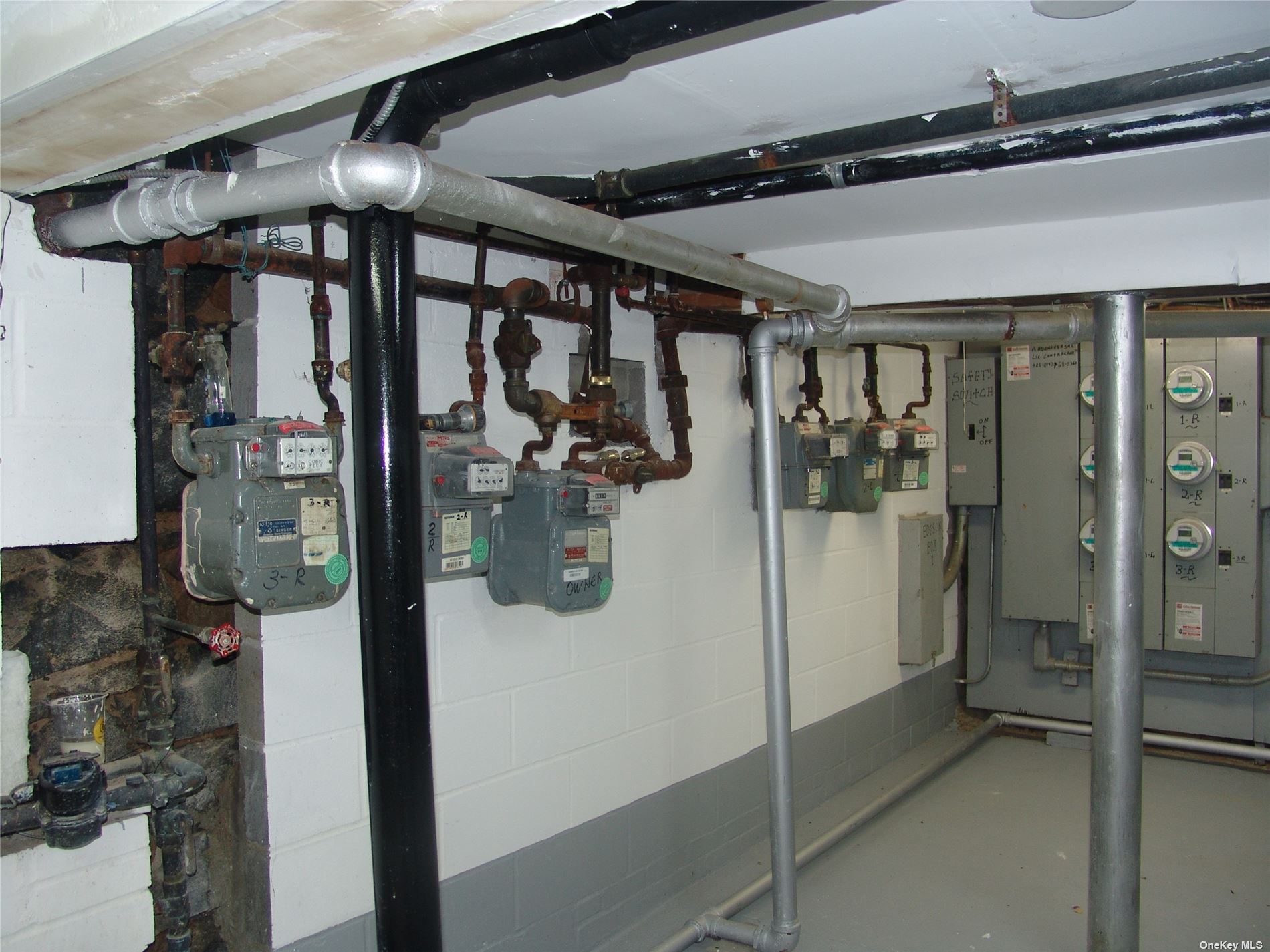 1724 8th Avenue, Unit 6 Brooklyn, NY 11215 - Photo 30 of 36 a view of a room with gym equipment