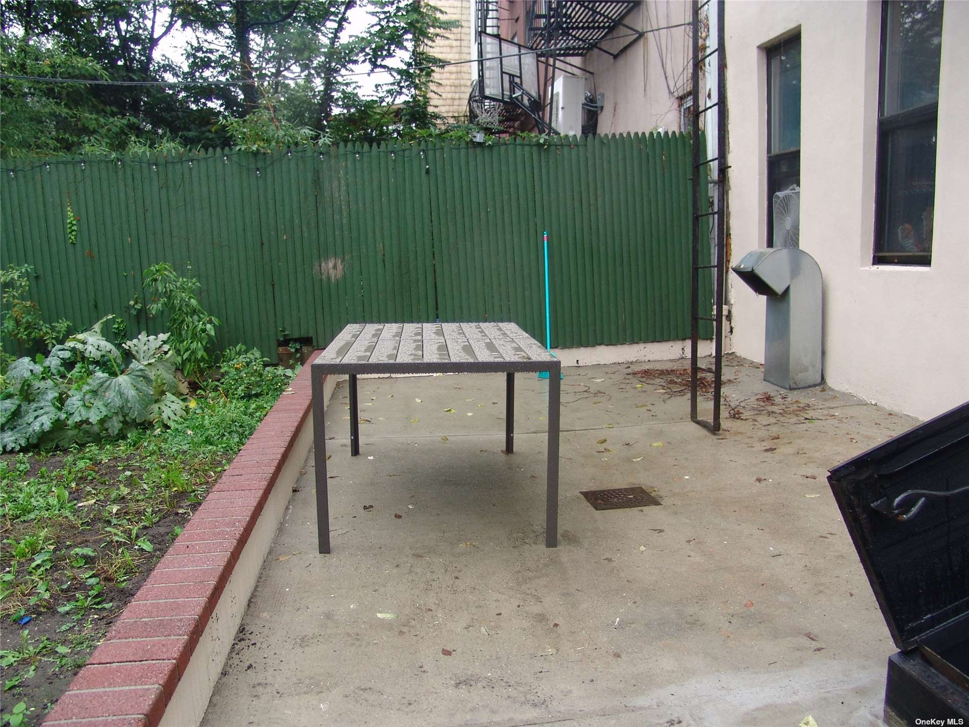 1724 8th Avenue, Unit 6 Brooklyn, NY 11215 - Photo 5 of 36 a view of a backyard with plants