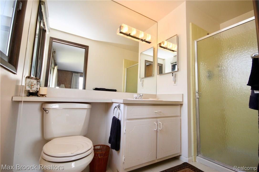 1256 Rugby Circle Bloomfield Hills, MI 48302 - Photo 17 of 24 fullsizeoutput_18ad.jpeg