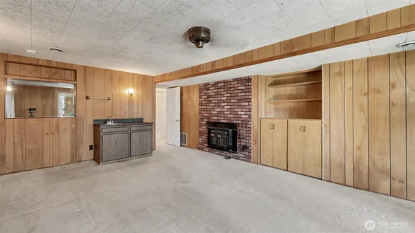 a view of a livingroom with an empty space