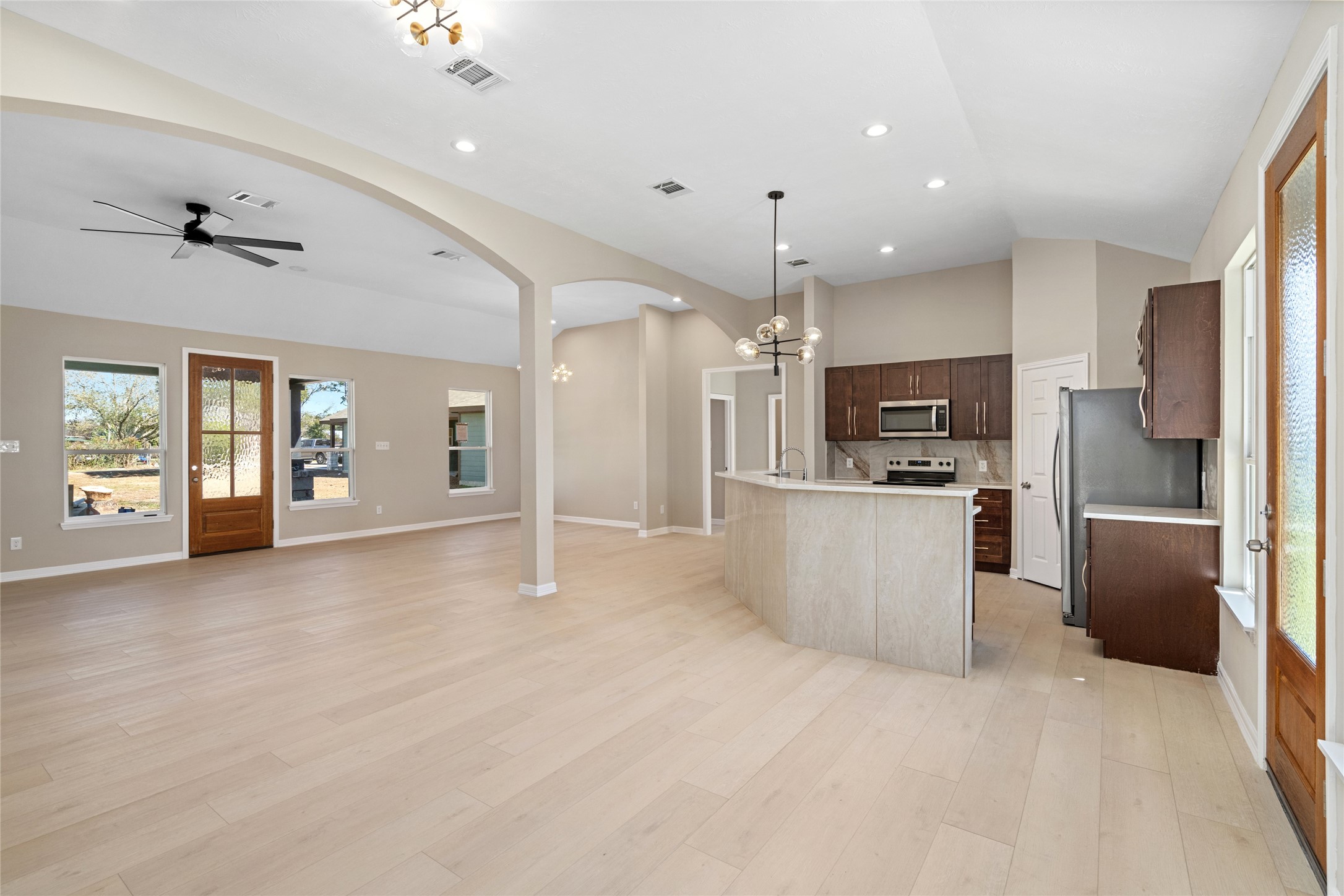 4654 North Teague Street Rosharon, TX 77583 - Photo 13 of 46 From this perspective, notice
the perfect blend of form and
function: open living, dining,
and kitchen areas ideal for
family gatherings or hosting
friends.
