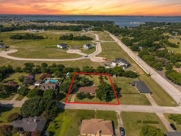 $368,900 | 17 Michael Drive, Heath, TX 75032