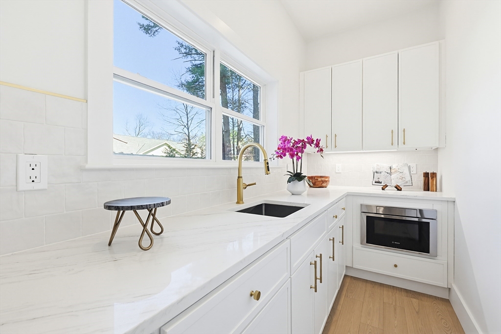 9 Cypress Road Natick, MA 01760 - Photo 11 of 40 Gallery Image 11