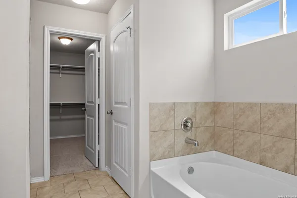 $1,995 | 252 Elisabeth Run, San Antonio, TX 78253