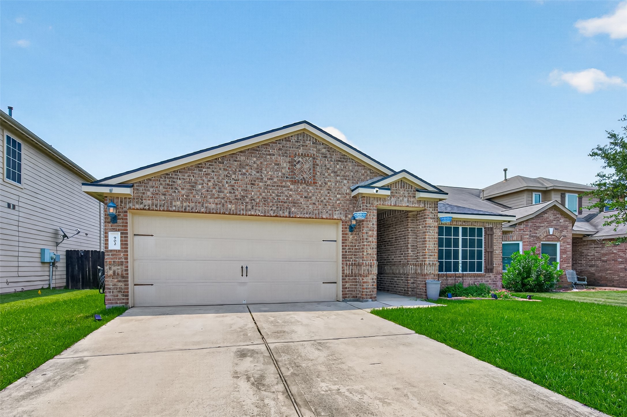 902 Marigold Road Baytown, TX 77521 - Photo 3 of 43