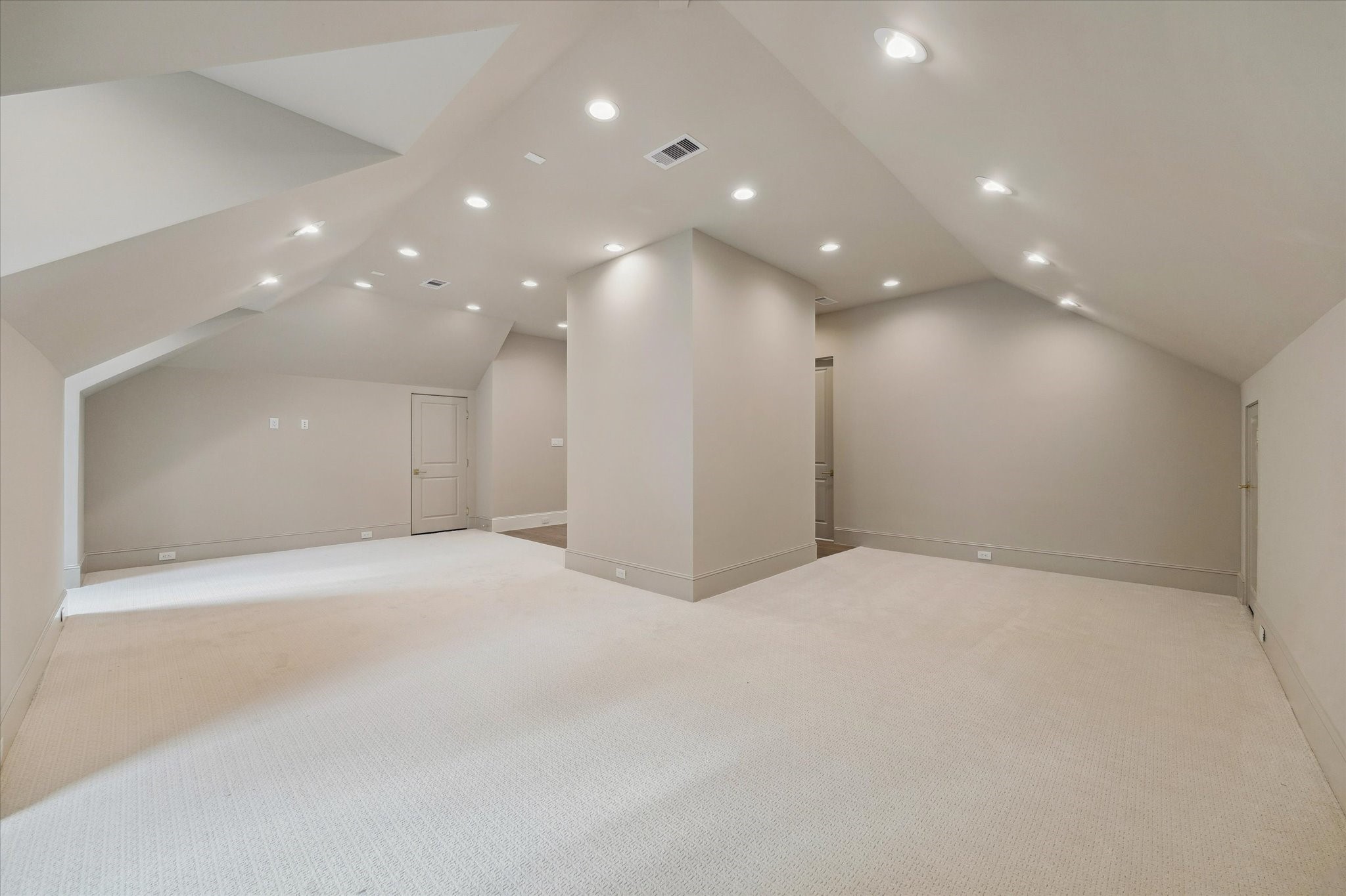 25 Wentworth Gate Path Houston, TX 77027 - Photo 28 of 32 The third floor is a great space for a gameroom, lounge, office, exercise space or more!