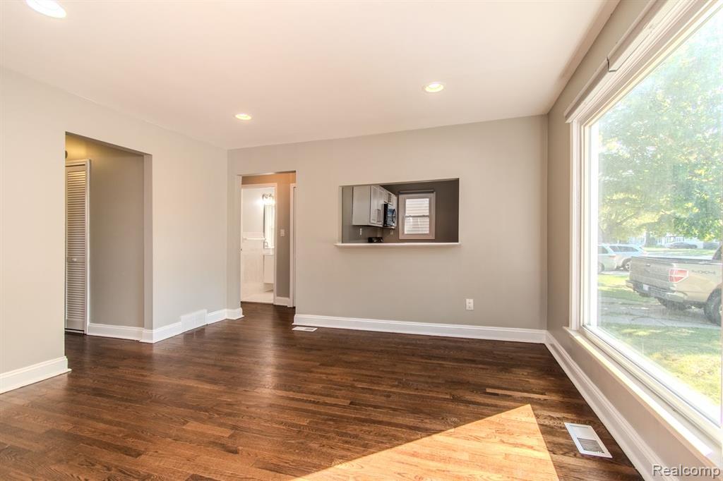845 East 14 Mile Road Birmingham, MI 48009 - Photo 2 of 12