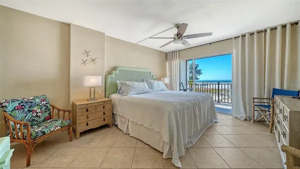 $995,000 | 19 Whispering Sands Drive, Unit 204, Sarasota, FL 34242