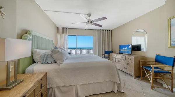 $995,000 | 19 Whispering Sands Drive, Unit 204, Sarasota, FL 34242