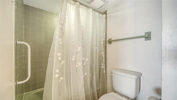 $995,000 | 19 Whispering Sands Drive, Unit 204, Sarasota, FL 34242
