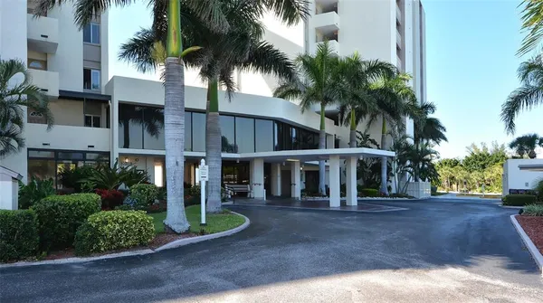 $995,000 | 19 Whispering Sands Drive, Unit 204, Sarasota, FL 34242