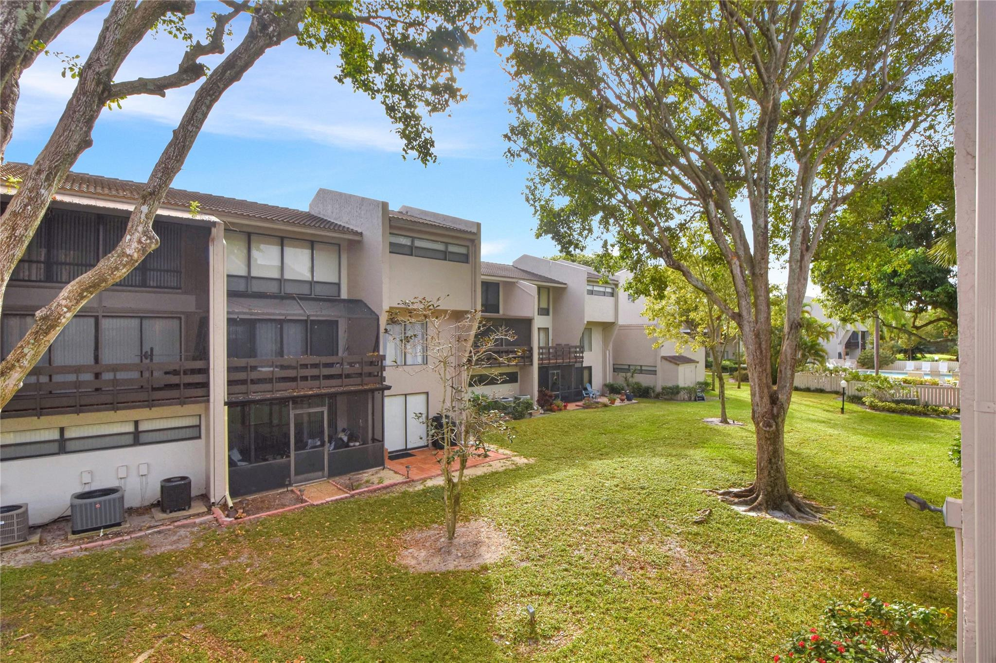 149 Northwest 70th Street, Unit 305C Boca Raton, FL 33487 - Photo 12 of 32 Quite, courtyard view