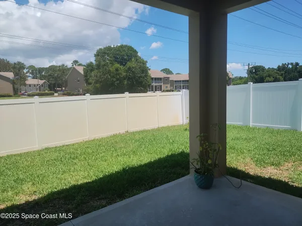 a view of yard with small space