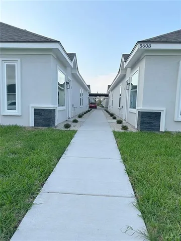 a front view of house with yard
