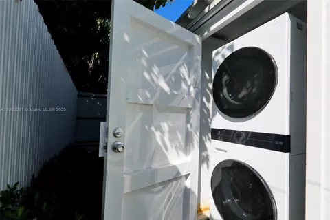 a close up view of a washer and dryer