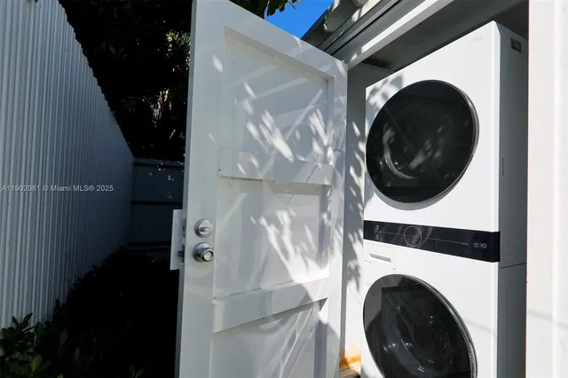 a close up view of a washer and dryer